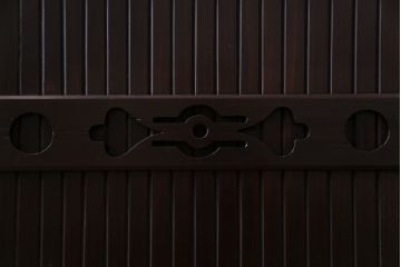 アンティーク家具　和製アンティーク　明治大正期　前面ケヤキ・ヒノキ　堂々とした佇まいが魅力の水屋箪笥サイドボード(収納棚、戸棚、食器棚)