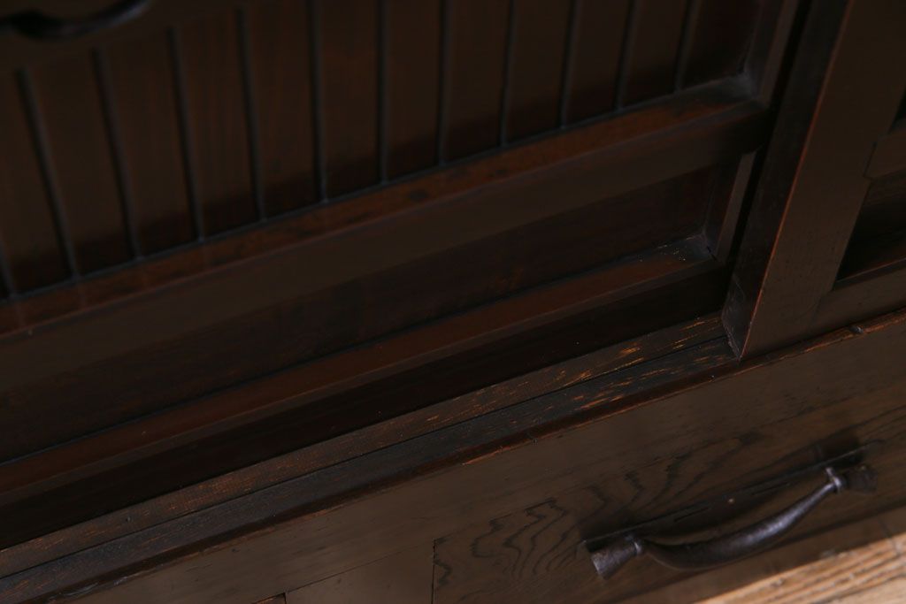 アンティーク家具　和製アンティーク　明治大正期　前面ケヤキ・ヒノキ　堂々とした佇まいが魅力の水屋箪笥サイドボード(収納棚、戸棚、食器棚)