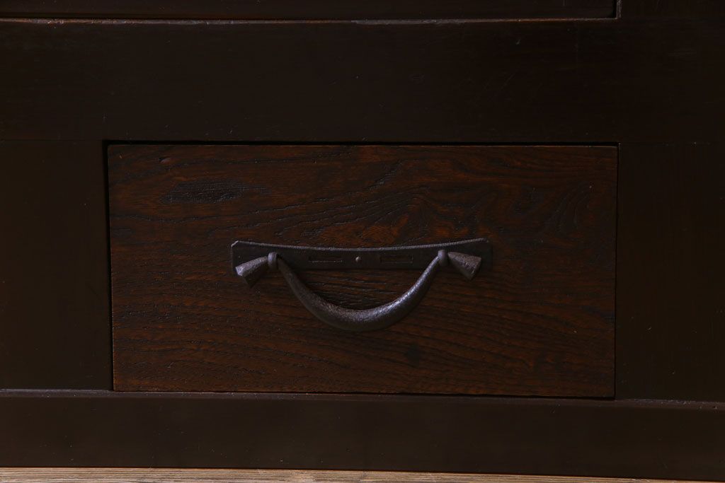 アンティーク家具　和製アンティーク　明治大正期　前面ケヤキ・ヒノキ　堂々とした佇まいが魅力の水屋箪笥サイドボード(収納棚、戸棚、食器棚)