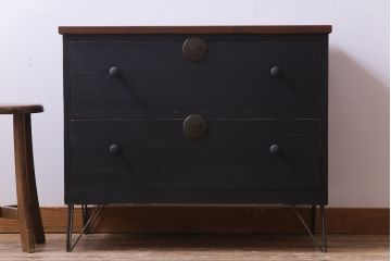 リメイク家具　大正期　ペイント　趣あふれる佇まいが魅力の鉄脚付き時代箪笥ローボード(チェスト、衣装箪笥、テレビボード)