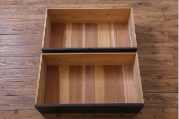 リメイク家具　大正期　ペイント　趣あふれる佇まいが魅力の鉄脚付き時代箪笥ローボード(チェスト、衣装箪笥、テレビボード)