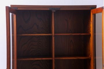 中古　岩谷堂箪笥　233　拭き漆塗りが上品なキャビネット(書棚、本箱)(定価約45万円)