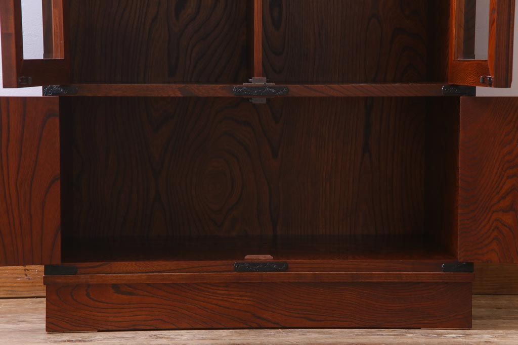 中古　岩谷堂箪笥　233　拭き漆塗りが上品なキャビネット(書棚、本箱)(定価約45万円)