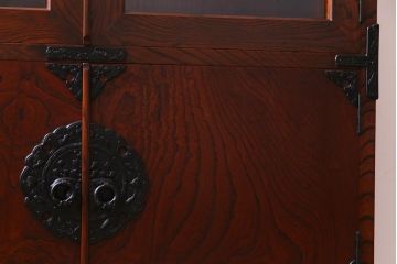 中古　岩谷堂箪笥　233　拭き漆塗りが上品なキャビネット(書棚、本箱)(定価約45万円)