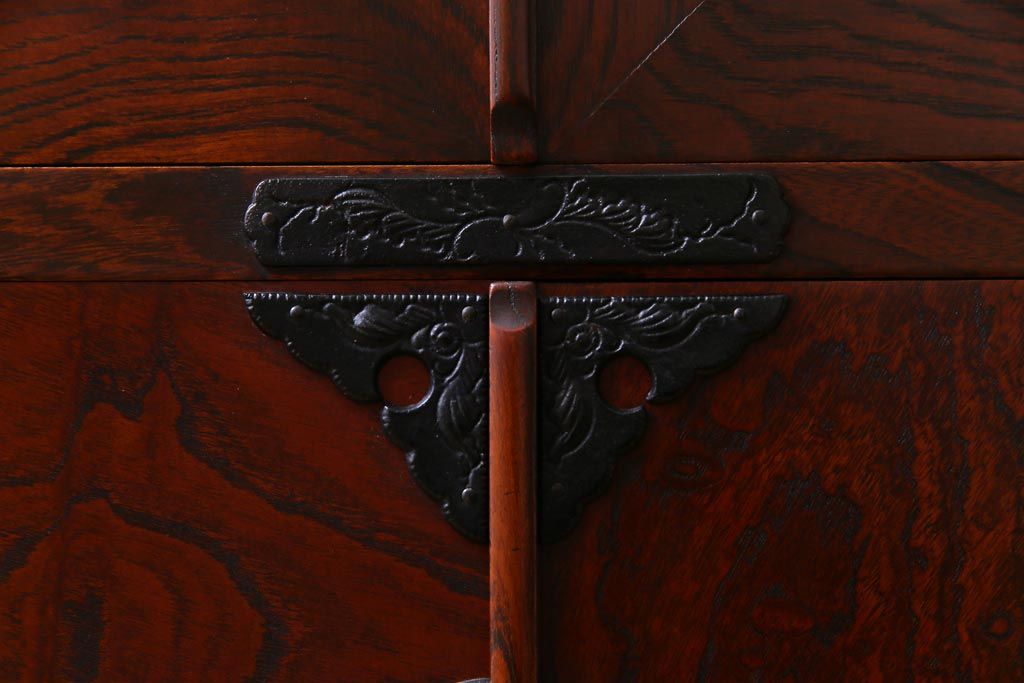 中古　岩谷堂箪笥　233　拭き漆塗りが上品なキャビネット(書棚、本箱)(定価約45万円)