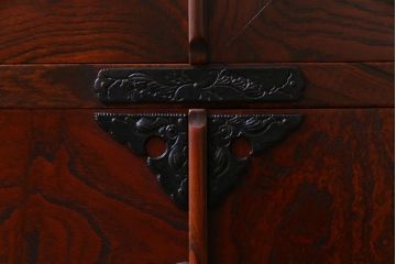 中古　岩谷堂箪笥　233　拭き漆塗りが上品なキャビネット(書棚、本箱)(定価約45万円)