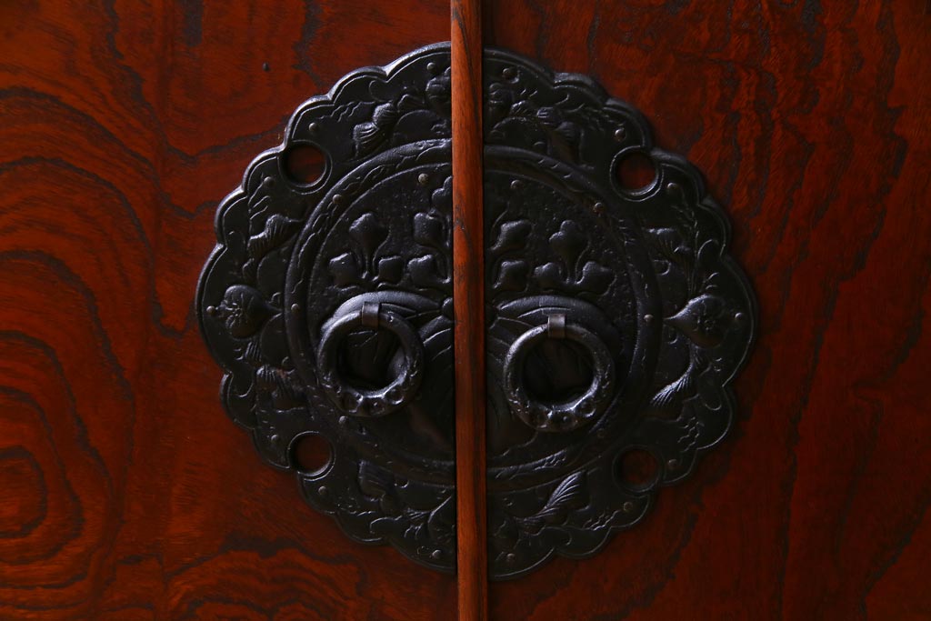 中古　岩谷堂箪笥　233　拭き漆塗りが上品なキャビネット(書棚、本箱)(定価約45万円)