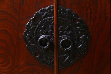 中古　岩谷堂箪笥　233　拭き漆塗りが上品なキャビネット(書棚、本箱)(定価約45万円)