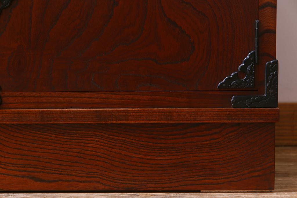 中古　岩谷堂箪笥　233　拭き漆塗りが上品なキャビネット(書棚、本箱)(定価約45万円)