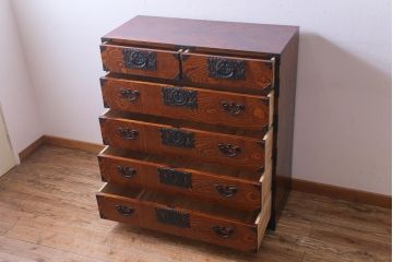 中古　伝統民芸家具　岩谷堂箪笥　南部鉄器の繊細な意匠が目を引くチェスト(衣装箪笥、引き出し)(定価約42万円)(1)