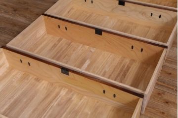 中古　伝統民芸家具　岩谷堂箪笥　南部鉄器の繊細な意匠が目を引くチェスト(衣装箪笥、引き出し)(定価約42万円)(1)