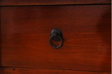アンティーク家具　和製アンティーク　大正昭和初期　前面ヒノキ材　味わいある佇まいが魅力の重ね箪笥(衣装箪笥、引き出し、時代箪笥)