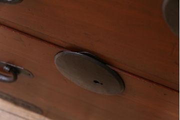 アンティーク家具　和製アンティーク　大正昭和初期　前面ヒノキ材　味わいある佇まいが魅力の重ね箪笥(衣装箪笥、引き出し、時代箪笥)