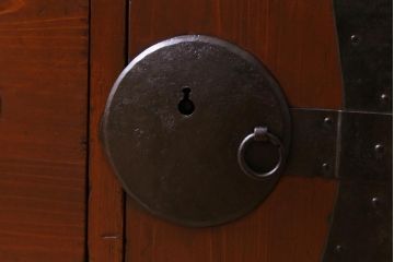 アンティーク家具　和製アンティーク　大正昭和初期　前面ヒノキ材　味わいある佇まいが魅力の重ね箪笥(衣装箪笥、引き出し、時代箪笥)