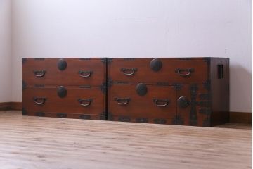 アンティーク家具　和製アンティーク　大正昭和初期　前面ヒノキ材　味わいある佇まいが魅力の重ね箪笥(衣装箪笥、引き出し、時代箪笥)