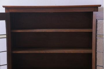 アンティーク家具　イギリスアンティーク　オーク材　薄型　当時物のステンドグラスがお洒落なキャビネット(収納棚、本箱)