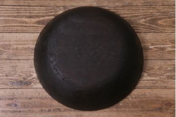 アンティーク雑貨　和製アンティーク　ディスプレイ雑貨　深い色味が目を惹く木製こね鉢