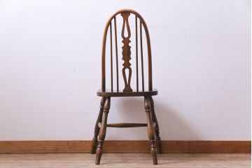 ヴィンテージ家具　イギリスビンテージ　背もたれのデザインが目を惹く北欧スタイルダイニングチェア(1)