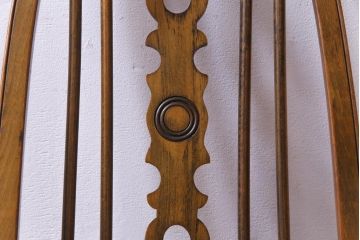 ヴィンテージ家具　イギリスビンテージ　背もたれのデザインが目を惹く北欧スタイルダイニングチェア(1)