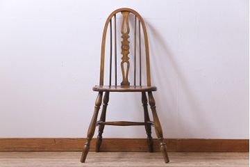 ヴィンテージ家具　イギリスビンテージ　背もたれのデザインが目を惹く北欧スタイルダイニングチェア
(2)
