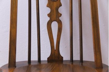 ヴィンテージ家具　イギリスビンテージ　背もたれのデザインが目を惹く北欧スタイルダイニングチェア
(2)