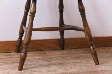 ヴィンテージ家具　イギリスビンテージ　背もたれのデザインが目を惹く北欧スタイルダイニングチェア
(2)