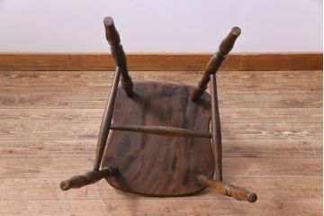 ヴィンテージ家具　イギリスビンテージ　背もたれのデザインが目を惹く北欧スタイルダイニングチェア
(2)