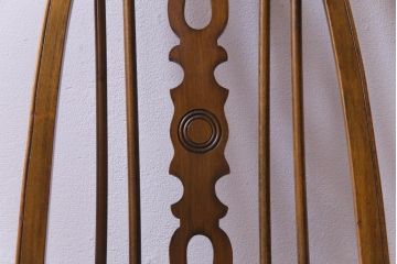 ヴィンテージ家具　イギリスビンテージ　背もたれのデザインが目を惹く北欧スタイルダイニングチェア(3)