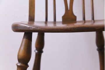 ヴィンテージ家具　イギリスビンテージ　背もたれのデザインが目を惹く北欧スタイルダイニングチェア(3)