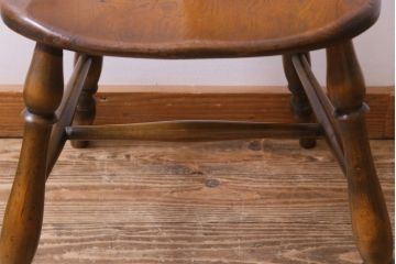 ヴィンテージ家具　イギリスビンテージ　背もたれのデザインが目を惹く北欧スタイルダイニングチェア(3)
