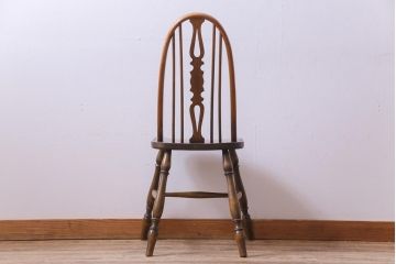 ヴィンテージ家具　イギリスビンテージ　背もたれのデザインが目を惹く北欧スタイルダイニングチェア(3)