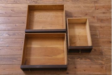 アンティーク家具　イギリスアンティーク　オーク材　優美な装飾が目を惹くサイドボード(キャビネット、収納棚)