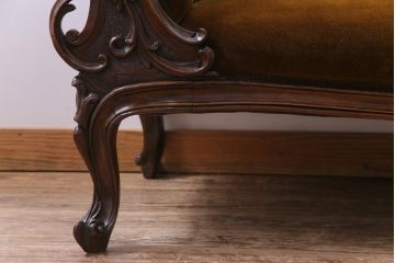 アンティーク家具　イギリスアンティーク　クラシカルな佇まいが魅力的なシェーズロング(ソファ、カウチソファ)