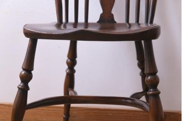 ヴィンテージ家具　イギリスビンテージ　上品なデザインが魅力のウィンザーチェア(ダイニングチェア、椅子、ウインザーチェア)