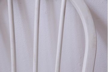イギリスビンテージ　ペイント家具　ERCOL(アーコール)　アイボリーカラーが愛らしいフープバックチェア(椅子、ダイニングチェア)