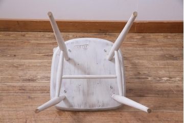 イギリスビンテージ　ペイント家具　ERCOL(アーコール)　アイボリーカラーが愛らしいフープバックチェア(椅子、ダイニングチェア)