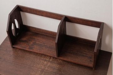 アンティーク雑貨　和製アンティーク　キリンの透かし彫りが愛らしいブックスタンド(本立て)