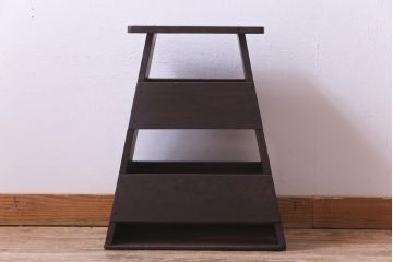 アンティーク雑貨　和製アンティーク　シックな色味とシンプルなデザインが魅力の踏み台(花台、飾り台)