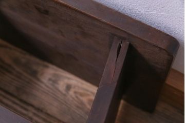 アンティーク雑貨　和製アンティーク　シックな色味とシンプルなデザインが魅力の踏み台(花台、飾り台)