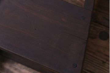 アンティーク雑貨　和製アンティーク　シックな色味とシンプルなデザインが魅力の踏み台(花台、飾り台)
