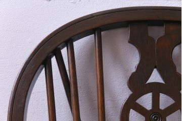 ヴィンテージ家具　イギリスビンテージ　美しい背もたれが魅力的なホイールバックチェア(ウィンザーチェア、ダイニングチェア、ウインザーチェア)