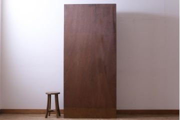 ビンテージ家具　イギリスヴィンテージ　オーク材　エレガントな佇まいが魅力の薄型シャツケース(ガラスケース、ショーケース、チェスト)(1)