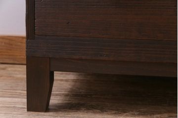 アンティーク家具　和製アンティーク　引手金具がスタイリッシュでおしゃれな箪笥ローボード(ローチェスト)