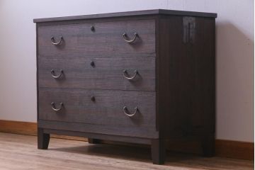 アンティーク家具　和製アンティーク　取っ手金具がモダンでおしゃれな箪笥ローボード(ローチェスト)