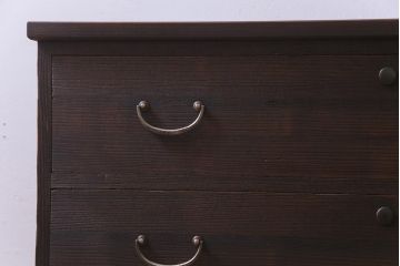 アンティーク家具　和製アンティーク　取っ手金具がモダンでおしゃれな箪笥ローボード(ローチェスト)