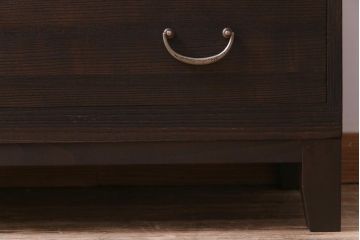 アンティーク家具　和製アンティーク　取っ手金具がモダンでおしゃれな箪笥ローボード(ローチェスト)