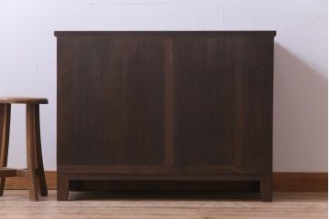 アンティーク家具　和製アンティーク　取っ手金具がモダンでおしゃれな箪笥ローボード(ローチェスト)