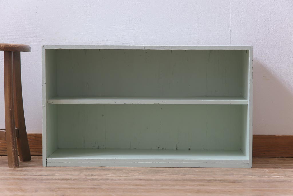 ペイント家具　フレンチシャビーな空間によく似合うパステルカラーの収納棚