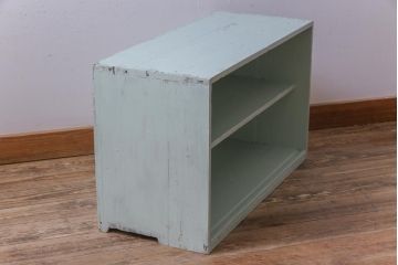 ペイント家具　フレンチシャビーな空間によく似合うパステルカラーの収納棚