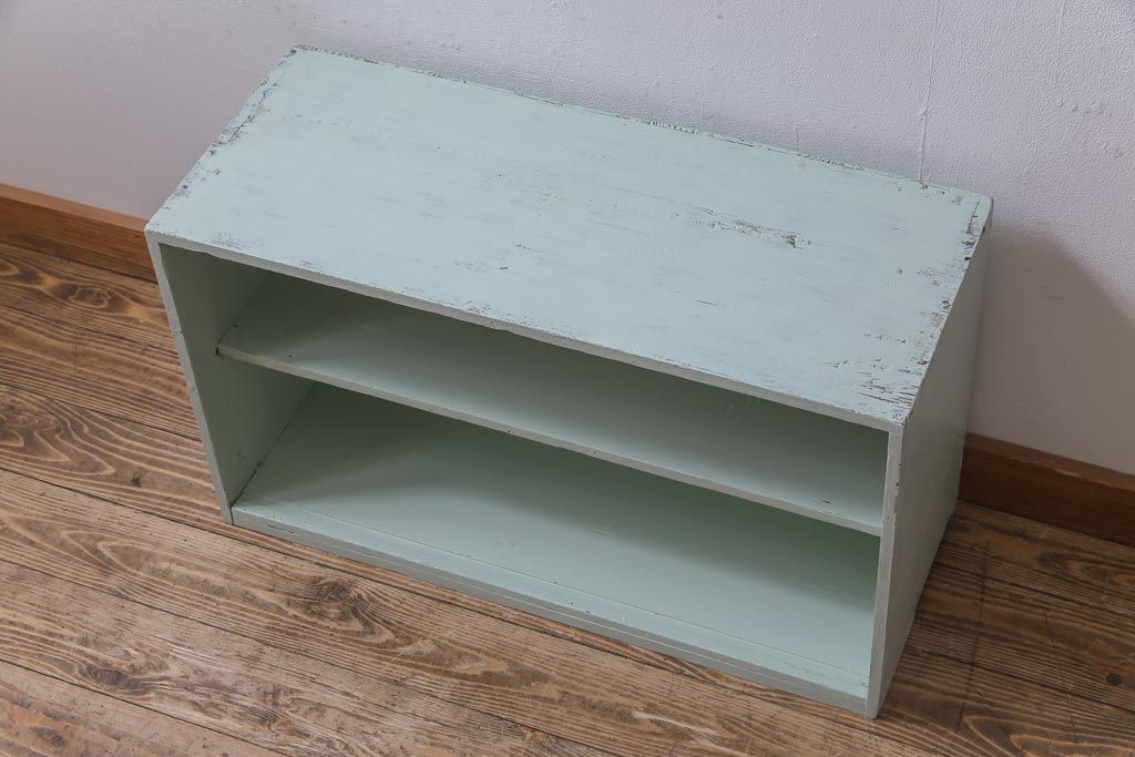 ペイント家具　フレンチシャビーな空間によく似合うパステルカラーの収納棚